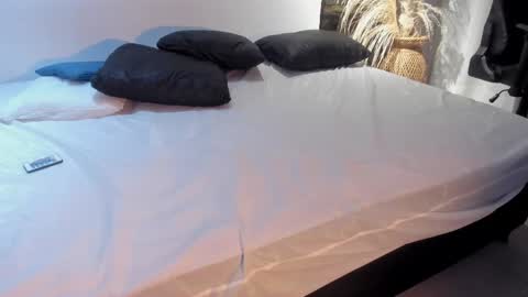 Snapshot of moonlover_2 chatting on 10.13.25 Kitty online show from 10.13.25