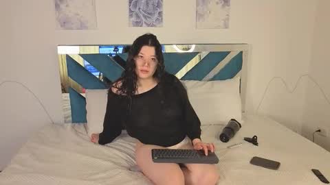 Snapshot of moonmewmew chatting on 11.07.25 Moon online show from 11.07.25