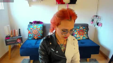 Snapshot of moonn_fox chatting on 10.31.25 Moon online show from 10.31.25