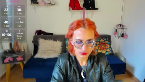 Snapshot of moonn_fox chatting on 11.01.25 Moon online show from 11.01.25