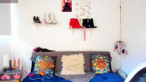 Snapshot of moonn_fox chatting on 11.02.25 Moon online show from 11.02.25