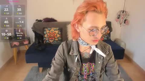 Snapshot of moonn_fox chatting on 11.04.25 Moon online show from 11.04.25