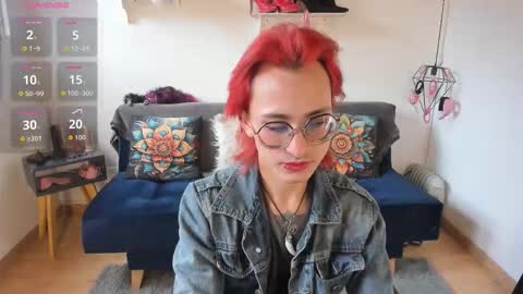 Snapshot of moonn_fox chatting on 11.06.25 Moon online show from 11.06.25