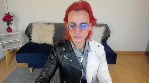 Snapshot of moonn_fox chatting on 11.15.25 Moon online show from 11.15.25