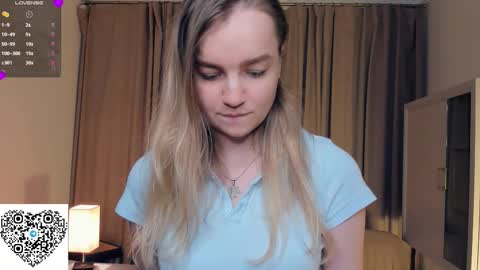 Snapshot of moonperedz chatting on 10.10.25 Eva online show from 10.10.25