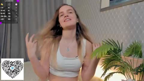 Snapshot of moonperedz chatting on 11.05.25 Eva online show from 11.05.25