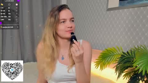 Snapshot of moonperedz chatting on 11.09.25 Eva online show from 11.09.25