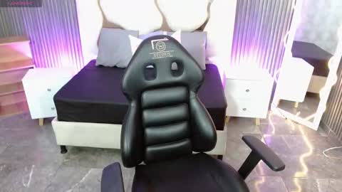 Moon  online show from 10.12.25