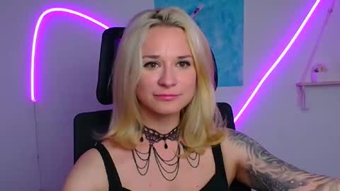 Snapshot of moonsusanna chatting on 05.02.26 Susanna online show from 05.02.26