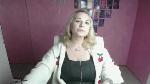 Snapshot of moonsusanna chatting on 05.09.26 Susanna online show from 05.09.26