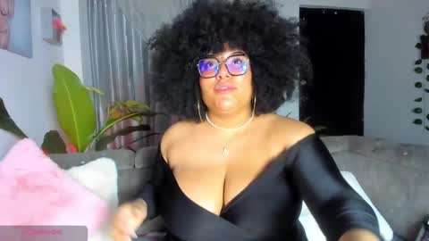 Snapshot of moradaniels chatting on 01.17.25 online show from 01.17.25