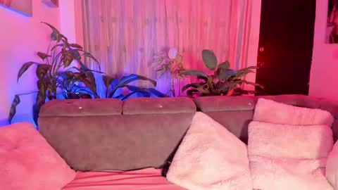 Snapshot of moradaniels chatting on 03.09.25 online show from 03.09.25