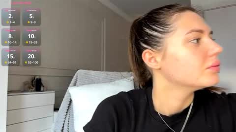 Snapshot of moraimfeld chatting on 10.16.25 Fleyva online show from 10.16.25