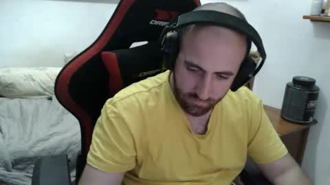 Snapshot of morenoch19 chatting on 11.11.25 alejo online show from 11.11.25