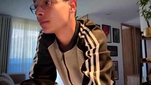 Snapshot of morgan_hiller chatting on 10.05.25 online show from 10.05.25