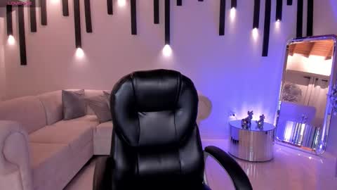 Snapshot of morganhicks chatting on 10.08.25 Morgan Hicks online show from 10.08.25