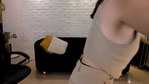 Snapshot of morganhicks chatting on 11.02.25 Morgan Hicks online show from 11.02.25