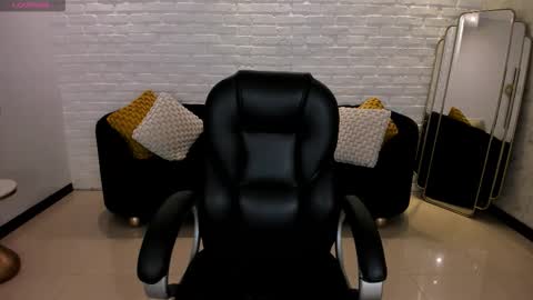 Snapshot of morganhicks chatting on 11.04.25 Morgan Hicks online show from 11.04.25