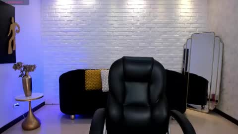 Snapshot of morganhicks chatting on 11.05.25 Morgan Hicks online show from 11.05.25