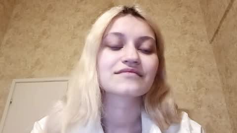 Snapshot of morgankesey chatting on 03.28.26 Eva is here now help me get 50 thumbs up pls online show from 03.28.26