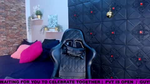 Snapshot of morochaa_fire chatting on 12.23.24 Morocha online show from 12.23.24