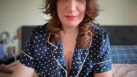 Snapshot of mossy_mommy chatting on 05.08.26 Mossy Mommy online show from 05.08.26