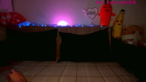 Snapshot of moto_ponchik chatting on 10.30.25 Kris online show from 10.30.25