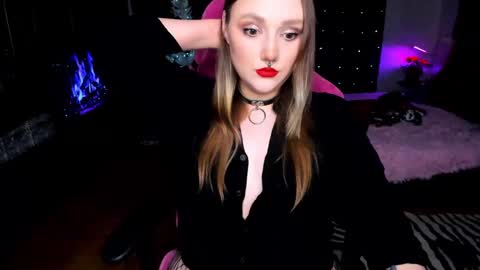 Snapshot of motorkate chatting on 12.14.24 motorkate online show from 12.14.24