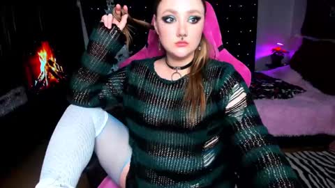 Snapshot of motorkate chatting on 12.21.24 motorkate online show from 12.21.24