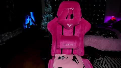 Snapshot of motorkate chatting on 12.28.24 motorkate online show from 12.28.24