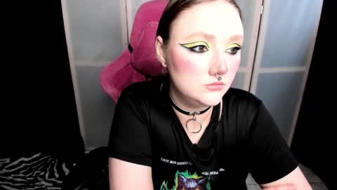 Snapshot of motorkate chatting on 10.24.25 motorkate online show from 10.24.25