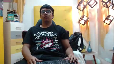 Mou Fly online show from 09.15.25