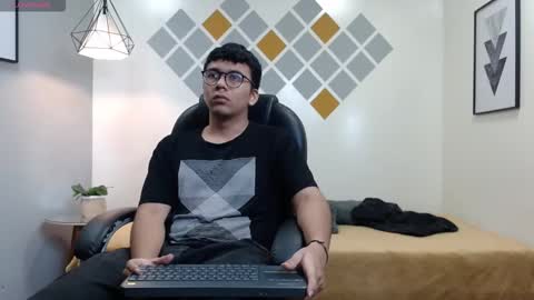 Mou Fly online show from 09.17.25