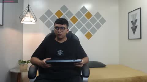 Mou Fly online show from 09.24.25