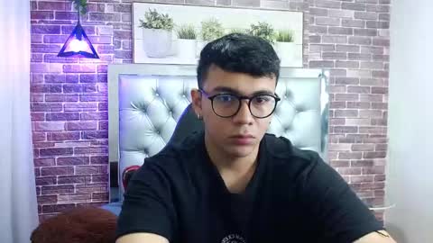 Mou Fly online show from 10.01.25