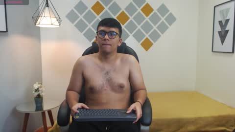 Mou Fly online show from 10.02.25