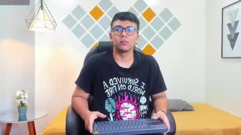 Mou Fly online show from 10.03.25