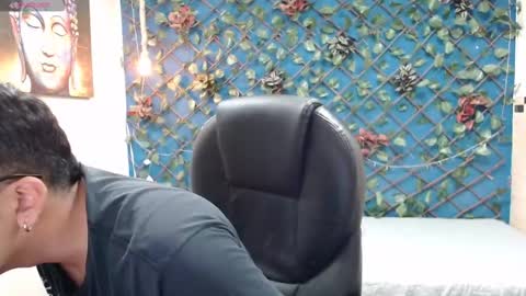 Mou Fly online show from 10.05.25