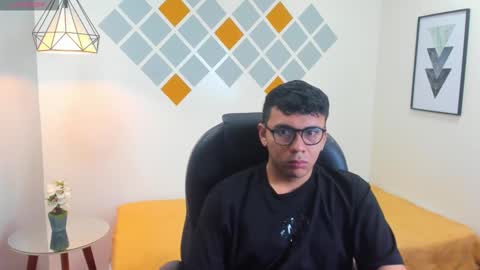 Mou Fly online show from 10.07.25