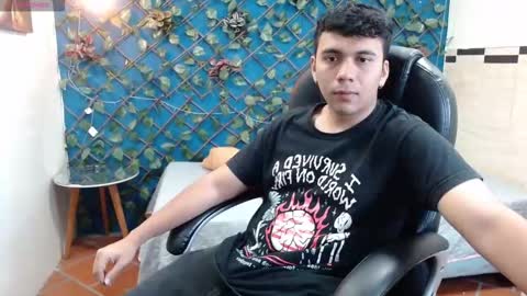 Mou Fly online show from 10.17.25