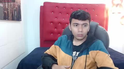 Mou Fly online show from 10.26.25