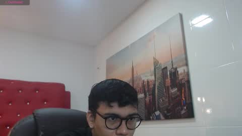 Mou Fly online show from 11.01.25