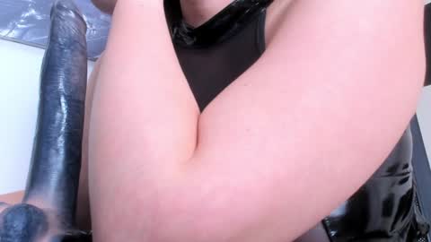 QUEEN CLARA online show from 02.04.25