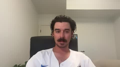 Snapshot of moustachematt chatting on 07.16.26 moustachematt online show from 07.16.26