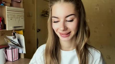 Snapshot of mozellecorado chatting on 04.15.26 Stella online show from 04.15.26