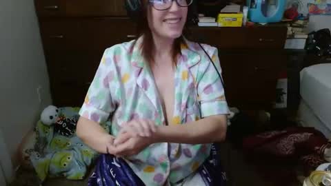 Snapshot of mr_and_mrs_dragon chatting on 02.18.25 Mr and Mrs Dragon online show from 02.18.25