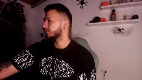 MIKEE online show from 10.21.25