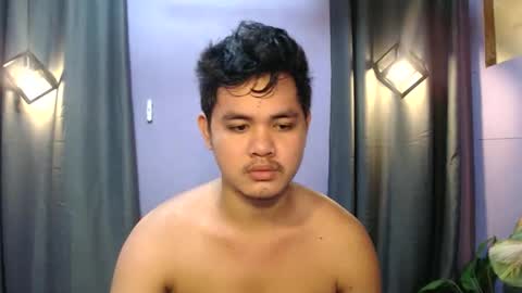 mr_olivercummerx online show from 10.24.25