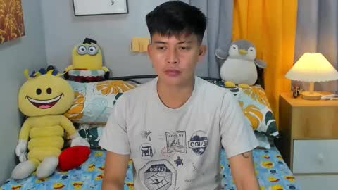 Snapshot of mr_swe3t0oth chatting on 03.03.25 KYLE online show from 03.03.25