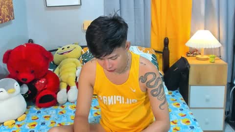 Snapshot of mr_swe3t0oth chatting on 03.09.25 KYLE online show from 03.09.25